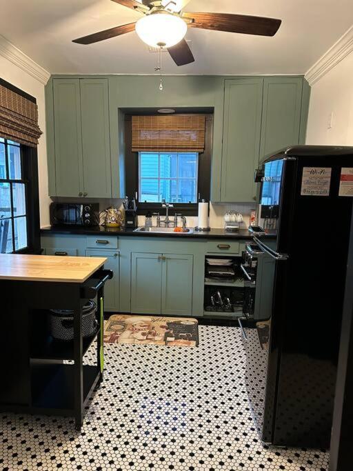 Kari's Island Escape - Historic District *