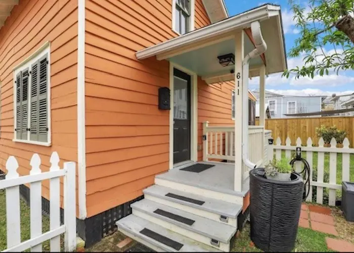 Kari\'S Island Escape - Historic District